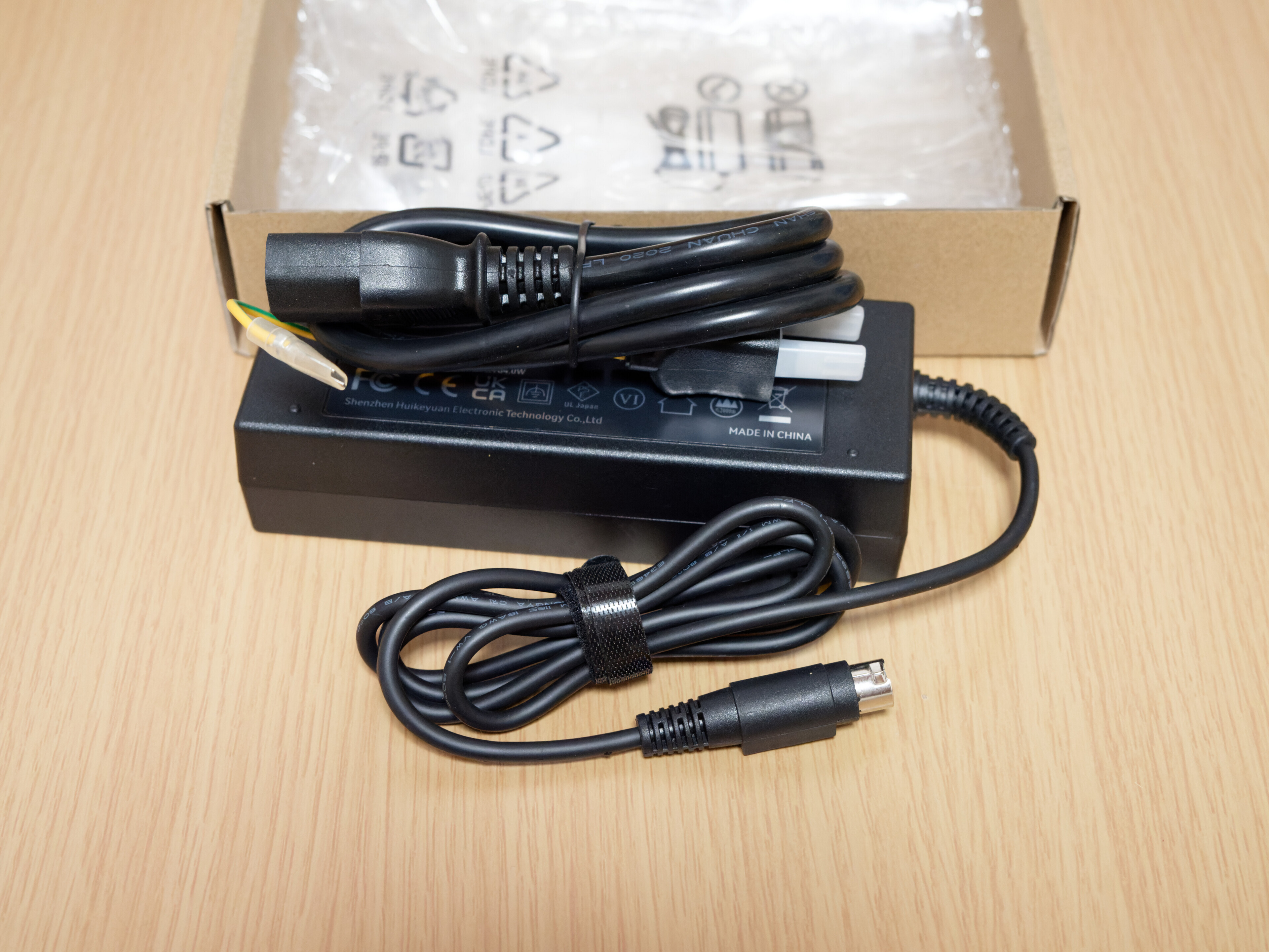 NAS(Synology DS918+) が起動しなくなったが、ACアダプタを交換したら