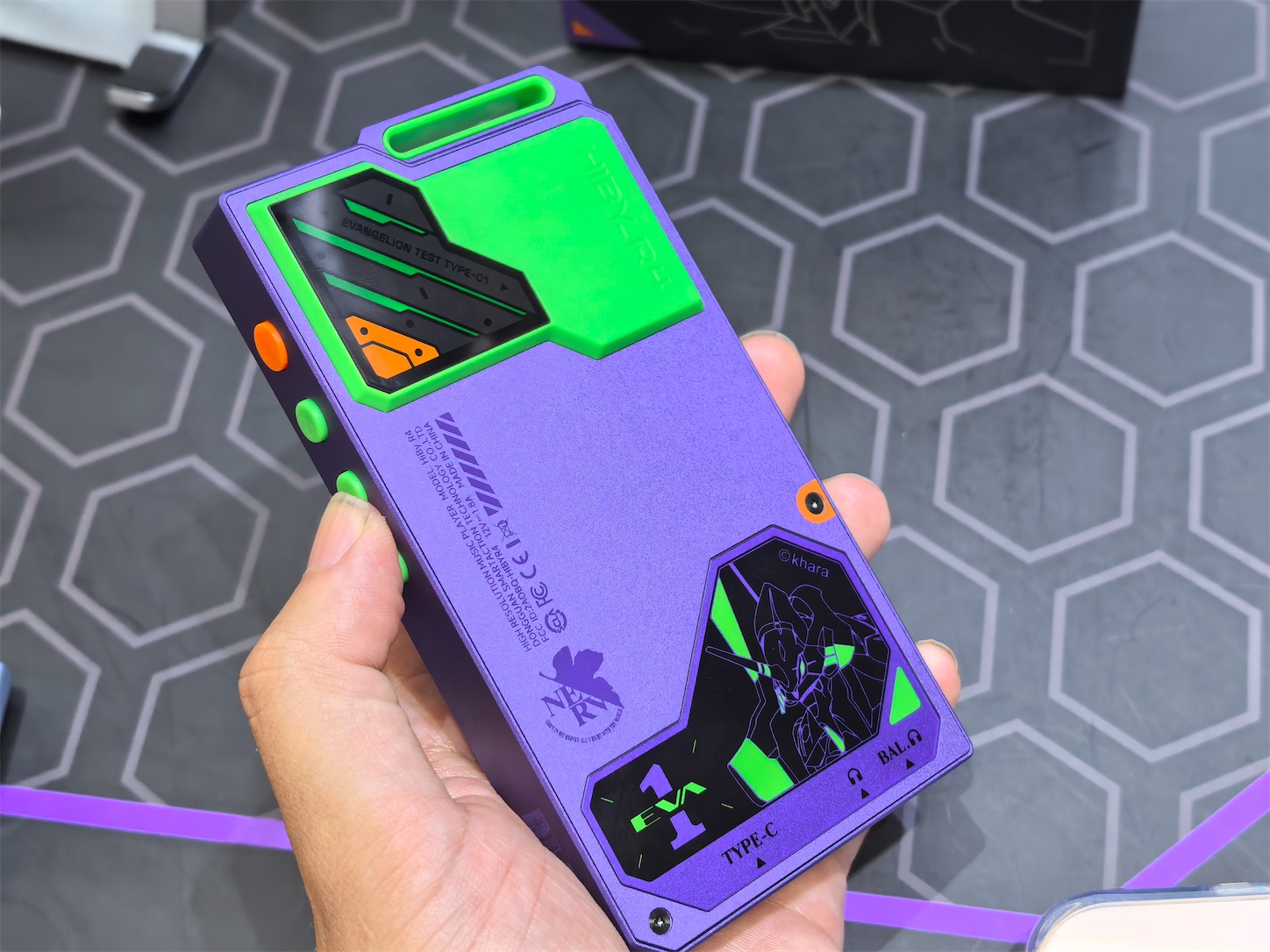 HiBy R4に「エヴァンゲリオン」のコラボモデルが登場。日本でも売って