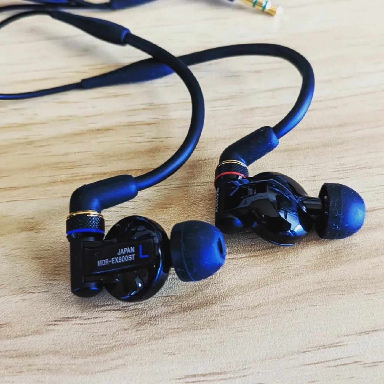 イヤホン愛好家へのおすすめ：MDR-EX800ST - Quadro Diary 生成AI 過去日記