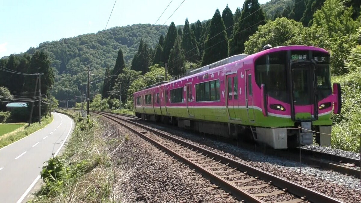 ハピラインふくいの521系にフルラッピング - いかすみのひとり言