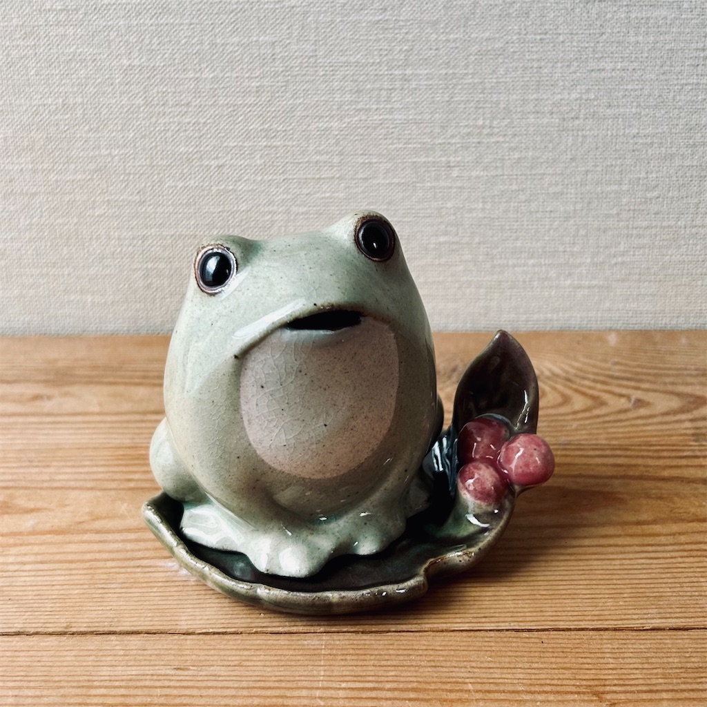 香文化の担い手「松栄堂」の香炉 - かえる - - 平日腰掛けOLのメモ帳