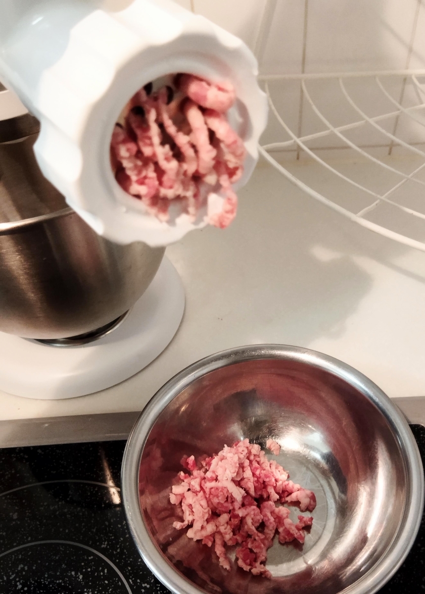 キッチンエイドでひき肉を - 愛しのキッチン家電たち