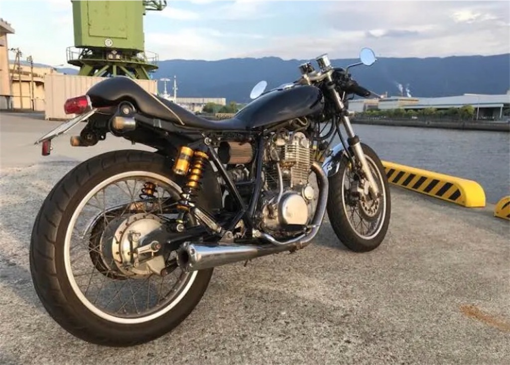SR400 カフェスタイルに合うマフラーを考える − ペイトンプレイス