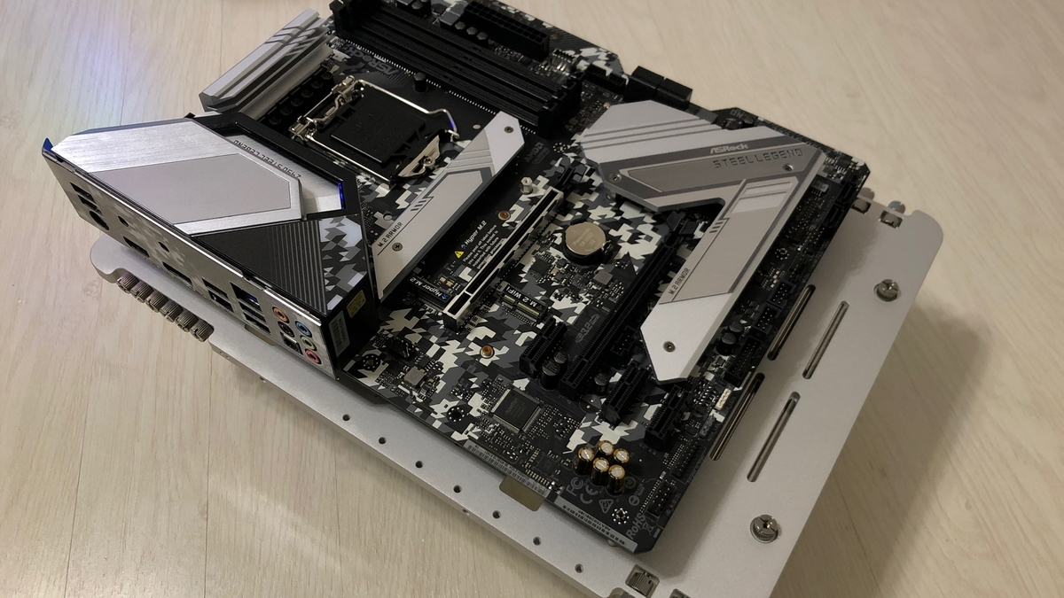 ASRock Z490 Steel Legend をチェックよ！ - みかん食べながら