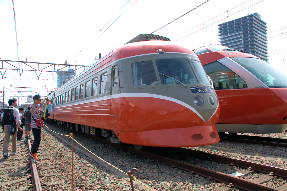 1984年の生田駅を通過する小田急ロマンスカー【1】 - 旅メモ ～旅