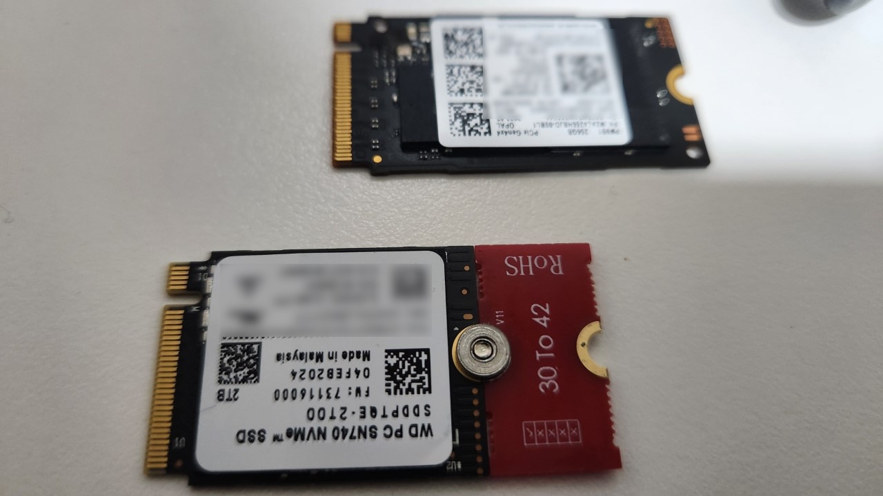 ThinkPad L13 Gen4のSSDを換装する（片面実装 M.2 2242 SSD） - おは