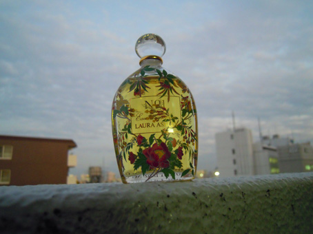 ローラアシュレイ NO.1 LAURA ASHULEY - パルファン サトリの香り紀行