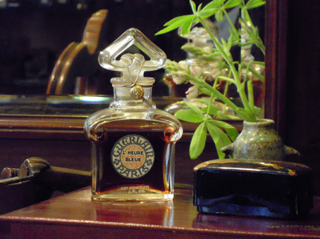 L'HEURE BLEUE 1912 ゲラン ルール・ブルー - パルファン サトリの香り紀行