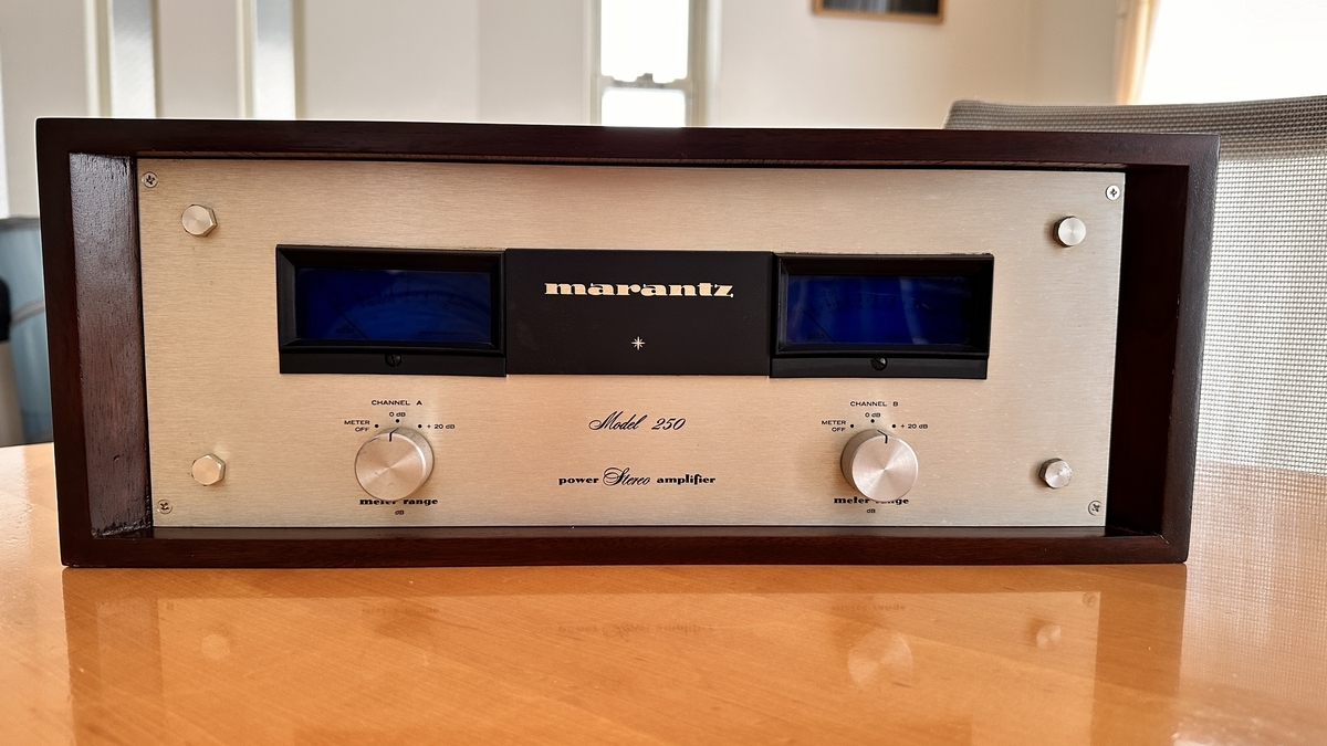 Marantz Model 250 - 音楽がスピーカーから吹き上がってくるパワー