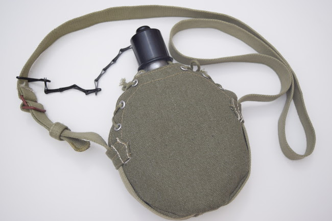 日本海軍の水筒って色々こった感じだよね - sm Dystopia