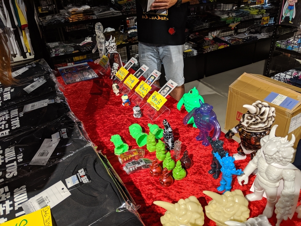 墓場の画廊WEST / SKULLTOYSソフビ販売会レポ - smogbom