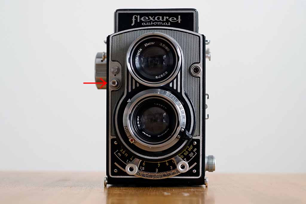 チェコスロバキアの二眼レフカメラFlexaret VIがやってきた - カメラが