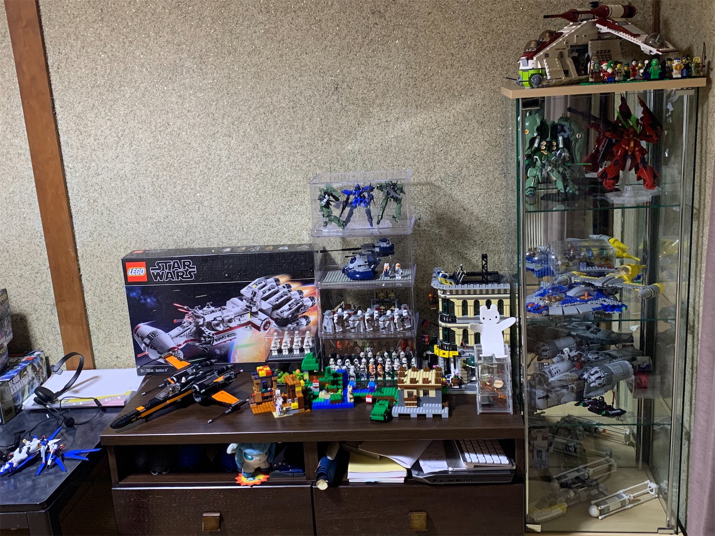 不二貿易のコレクションケースを組み立てた。てか！あれもこれも入らん