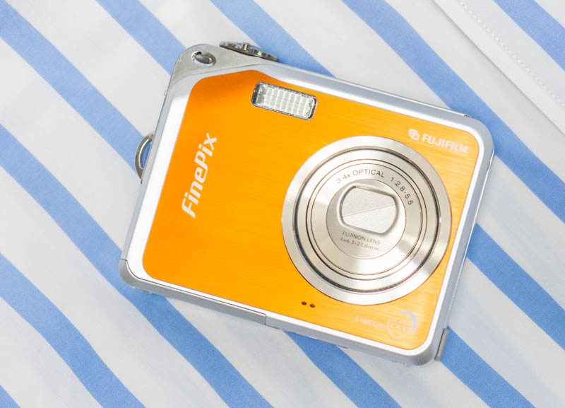 ゲームができるオールドデジカメ FinePix V10 - fortia's レビュー
