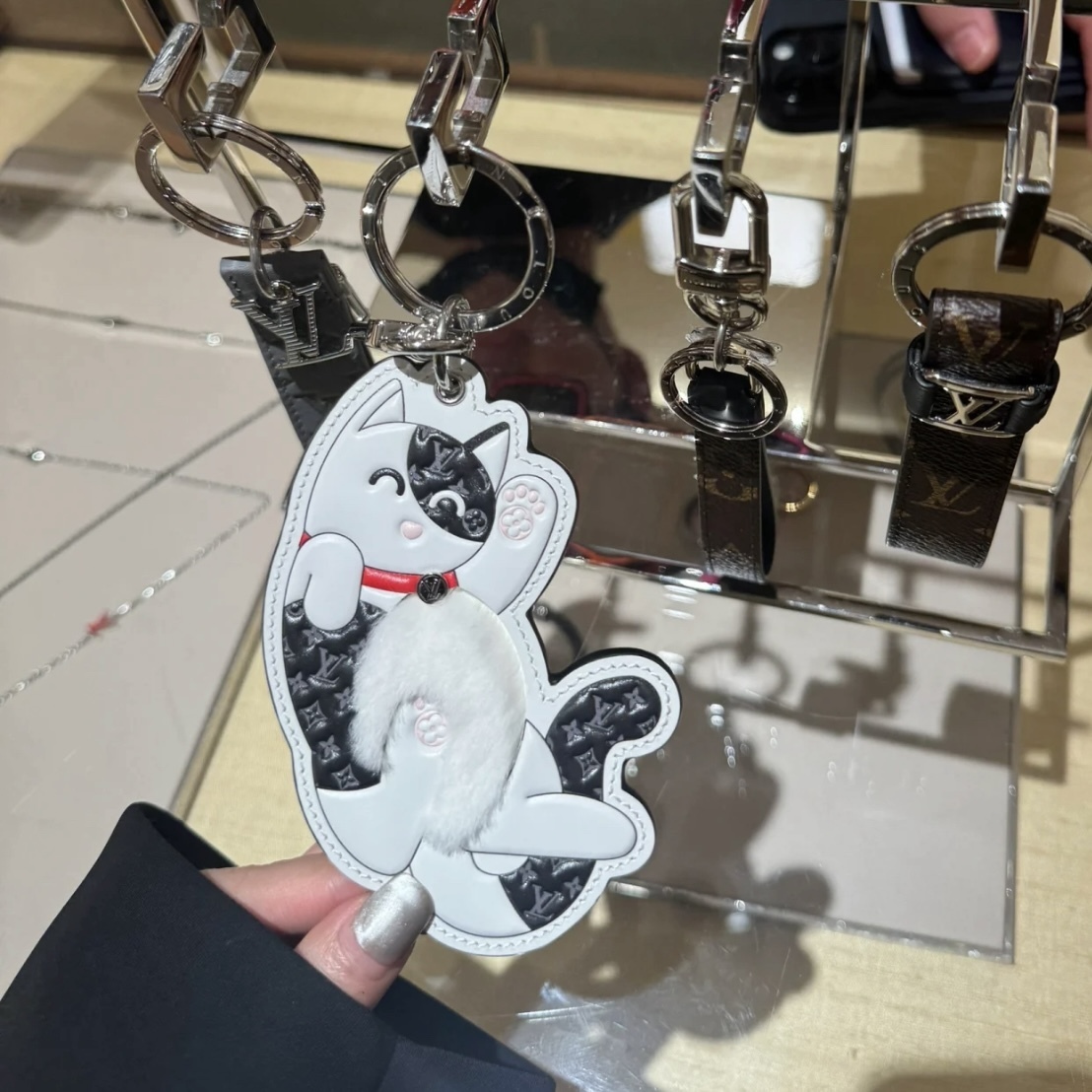 猫ちゃん好きの方必見！】ルイヴィトン キーホルダー キャット (Louis