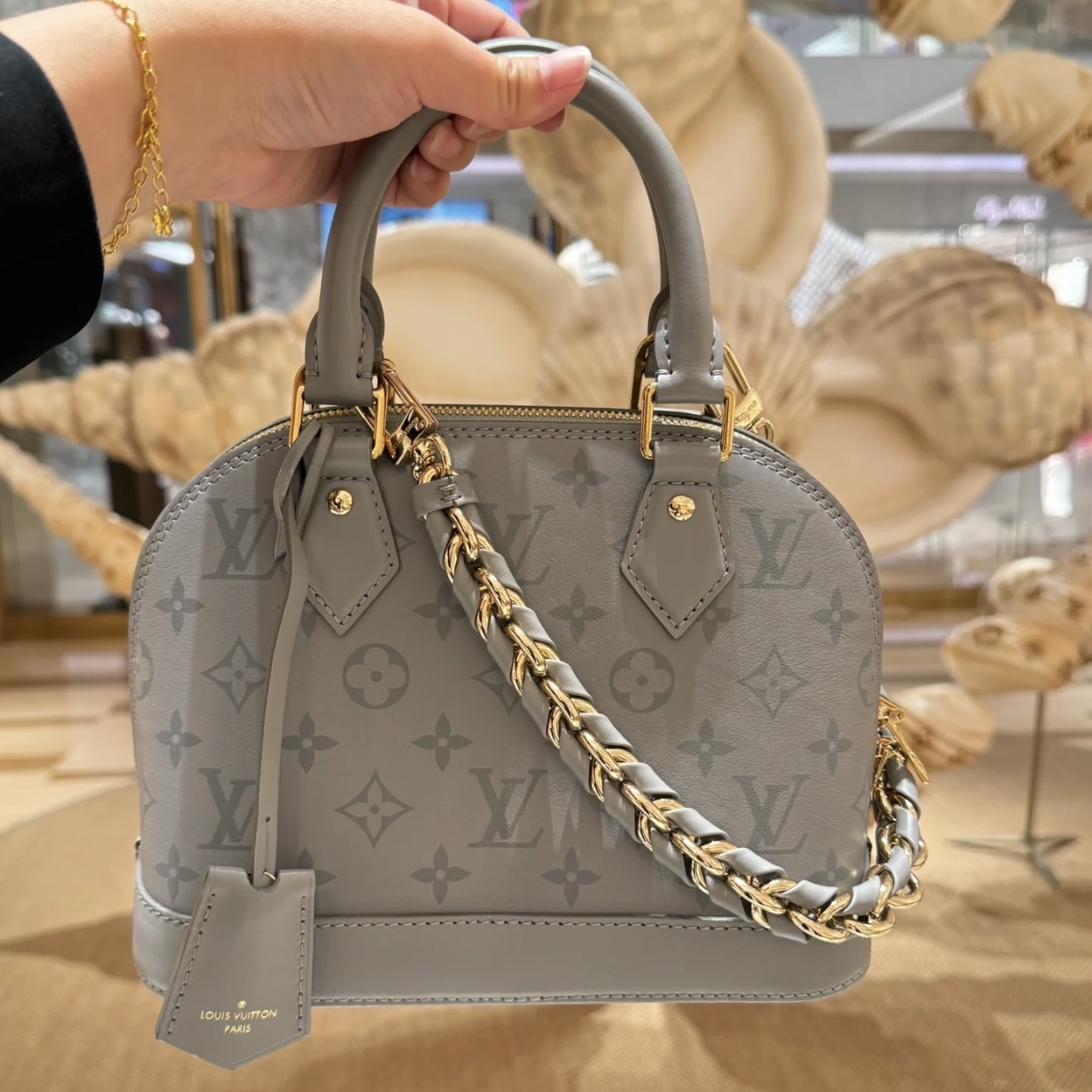 クールで大人っぽい♪】ルイヴィトン ハンドバッグ アルマ BB (Louis