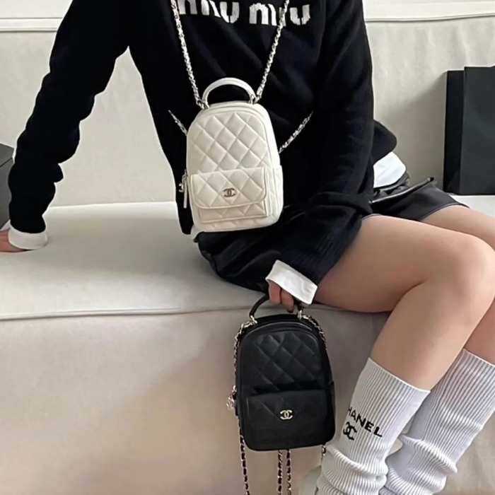 ◇多彩な持ち方が楽しめる◇CHANEL ミニ バックパック (CHANEL/バック