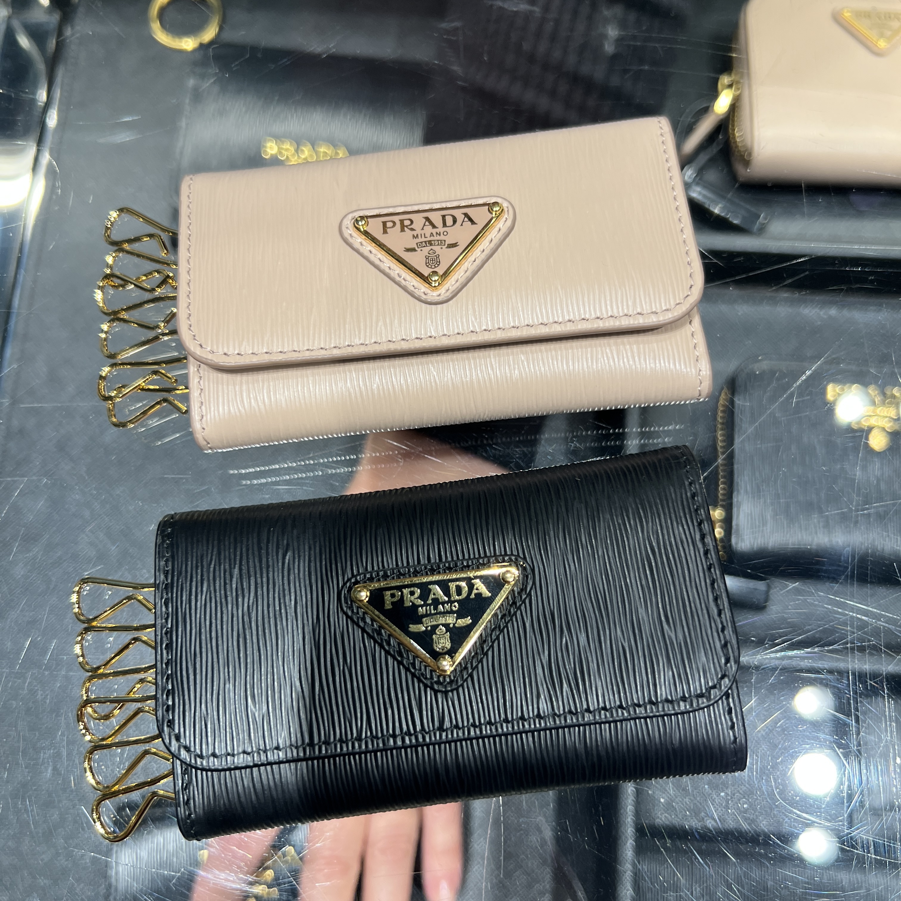 セール】PRADA キーケース 三角ロゴ サフィアーノ 1PG222 (PRADA/キー