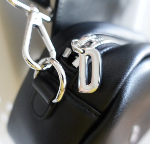 DIESEL” チャーム付き 2WAY ミニショルダー/ハンドBAG (DIESEL