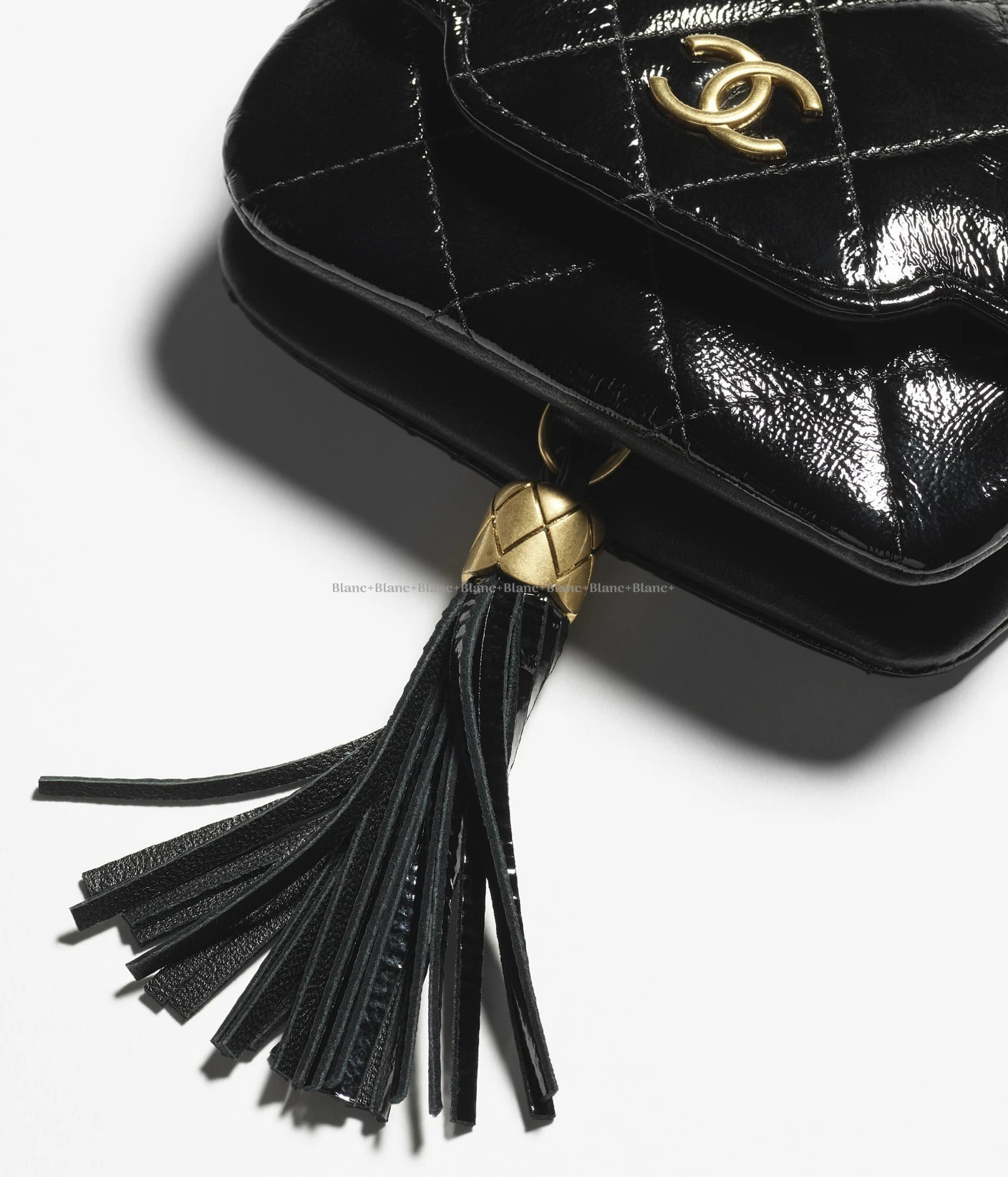 小さく上品な存在感【CHANEL】チェーン クラッチ バッグの通販はau PAY