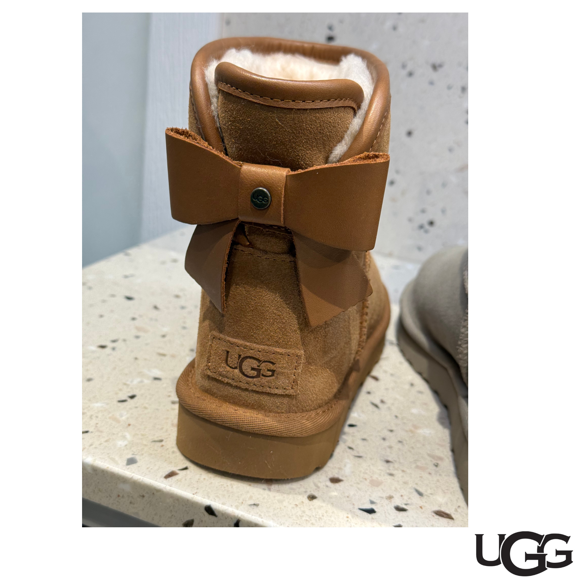 UGG] ULTRA MINI BAILEY レザーリボン ムートンブーツ (UGG/ショート