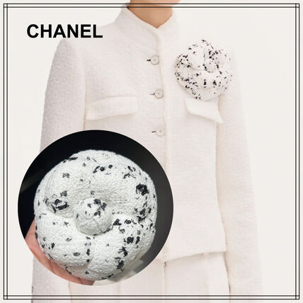 ホワイト（白）系 CHANEL(シャネル) ブローチ・コサージュ(レディース