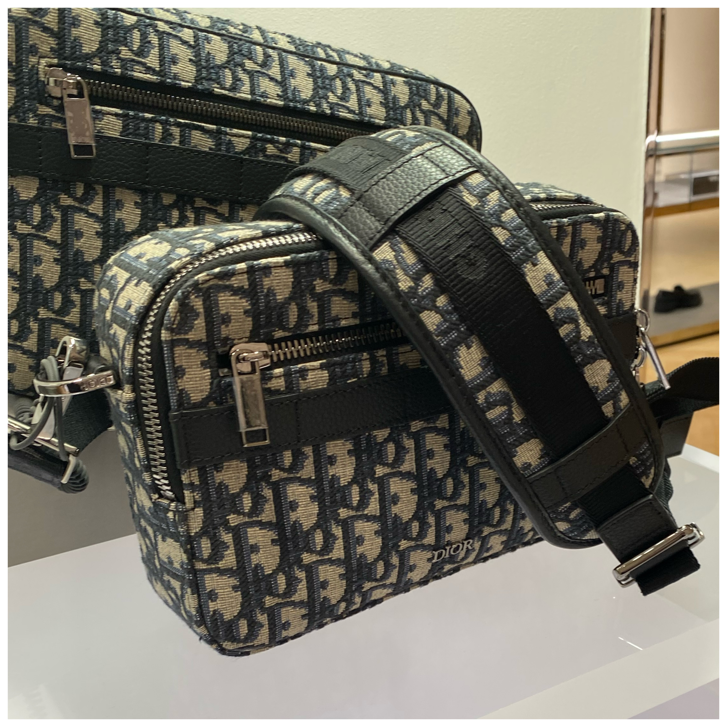 Dior メンズ サファリポーチ斜め ブラック (Dior/ショルダーバッグ