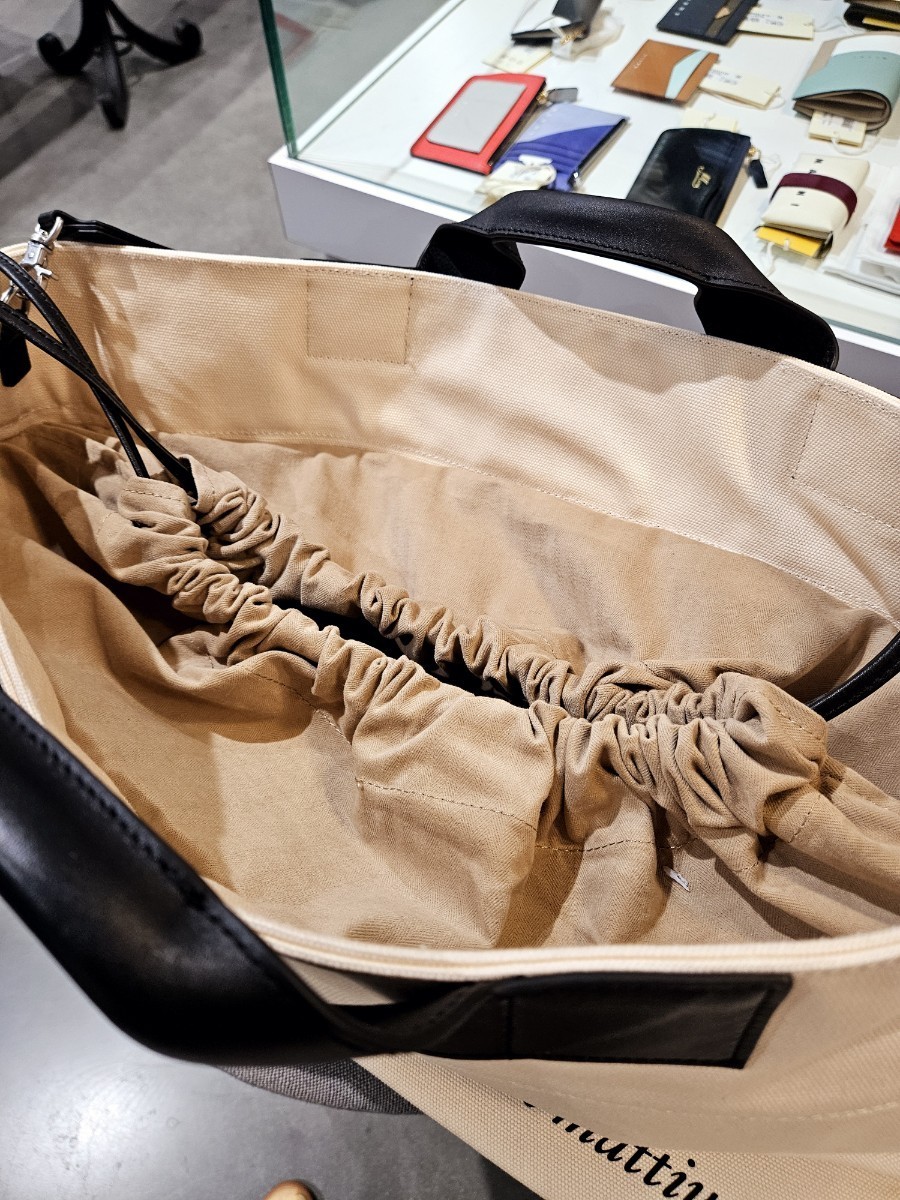 AMI PARIS｜アミパリス ハートロゴ入り LARGE MARKET BAG (AMI PARIS