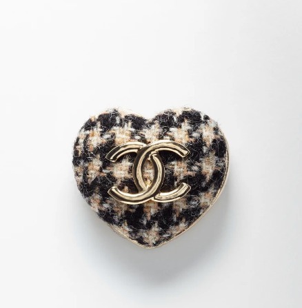 付けるだけで一気にお洒落に♡】CHANEL ハート ブローチ (CHANEL