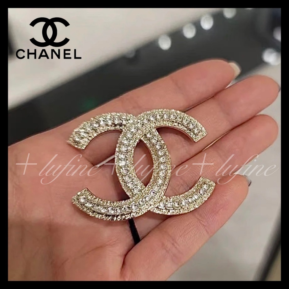 CHANEL ブローチ ミニポーチ付き CHANEL ブローチ ミニポーチ付き