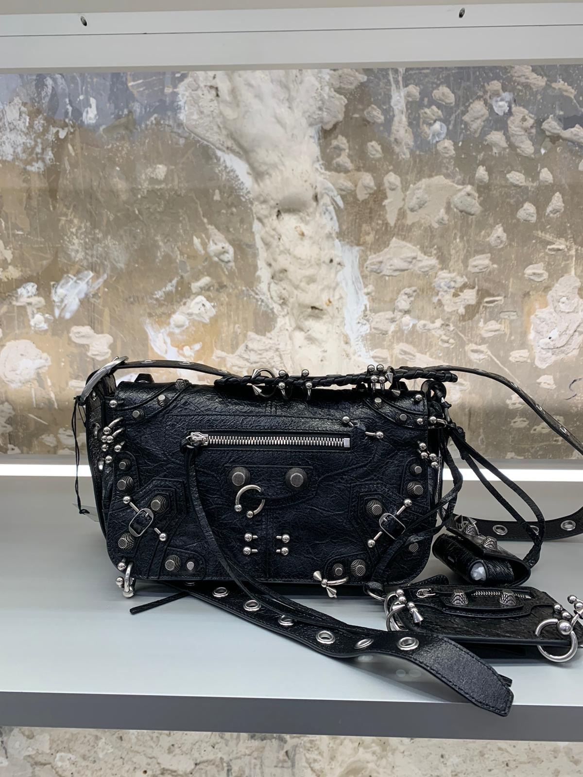 BALENCIAGA】LE CAGOLE MEN XS FLAP BAG ショルダー PIERCING