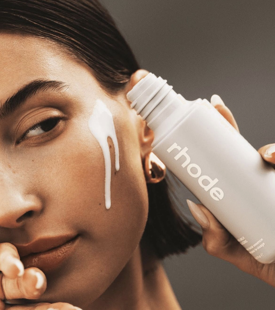 ヘイリー・ビーバー独自ブランド ”rhode” グレイジング ミルク (rhode