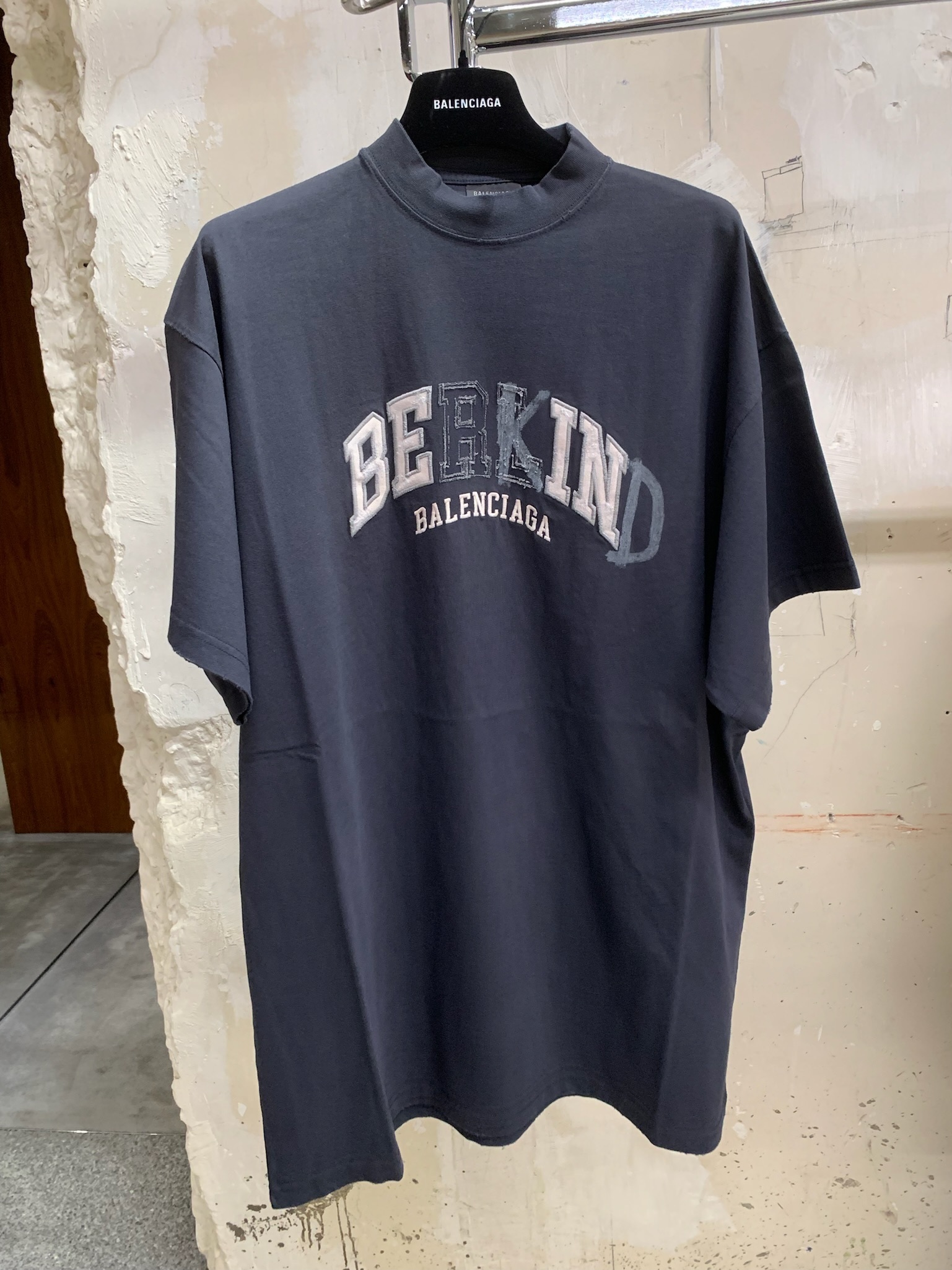 BALENCIAGA】BE KIND Tシャツ オーバーサイズ クルーネック