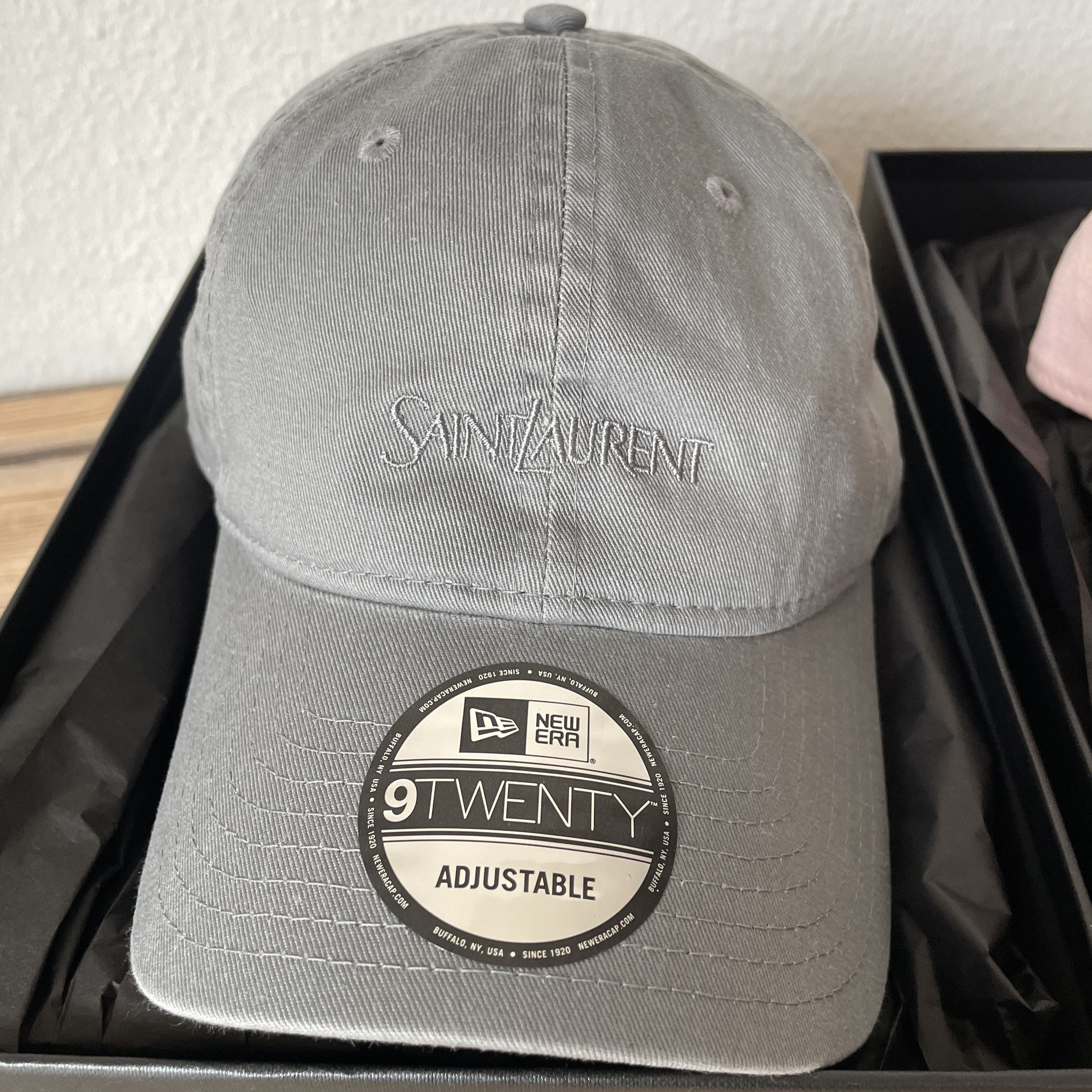 2024年の最新作も】サンローラン×ニューエラのコラボキャップをご紹介