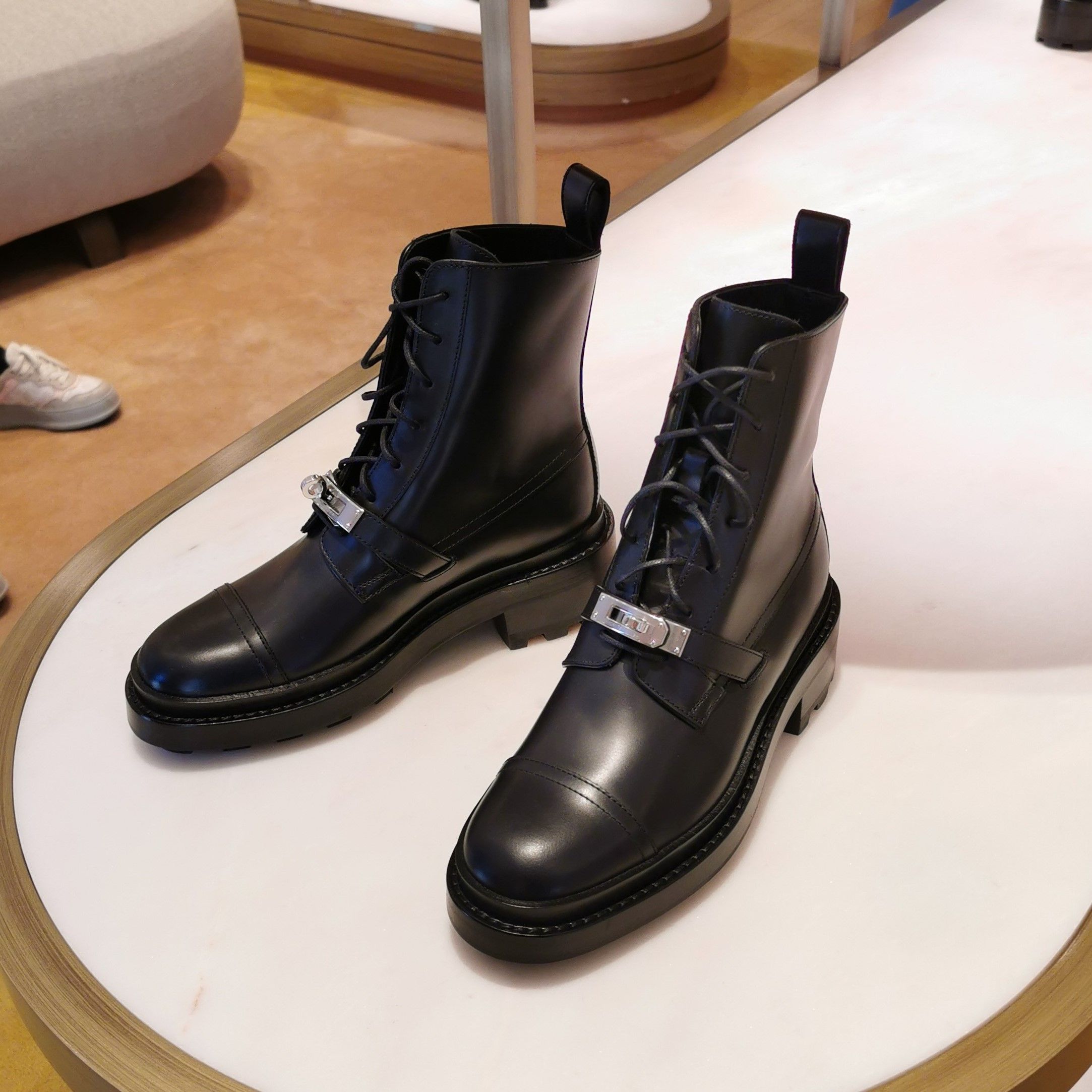 入手困難！HERMES(エルメス) 新作ブーツ「Funky Boots」【BUYMA】