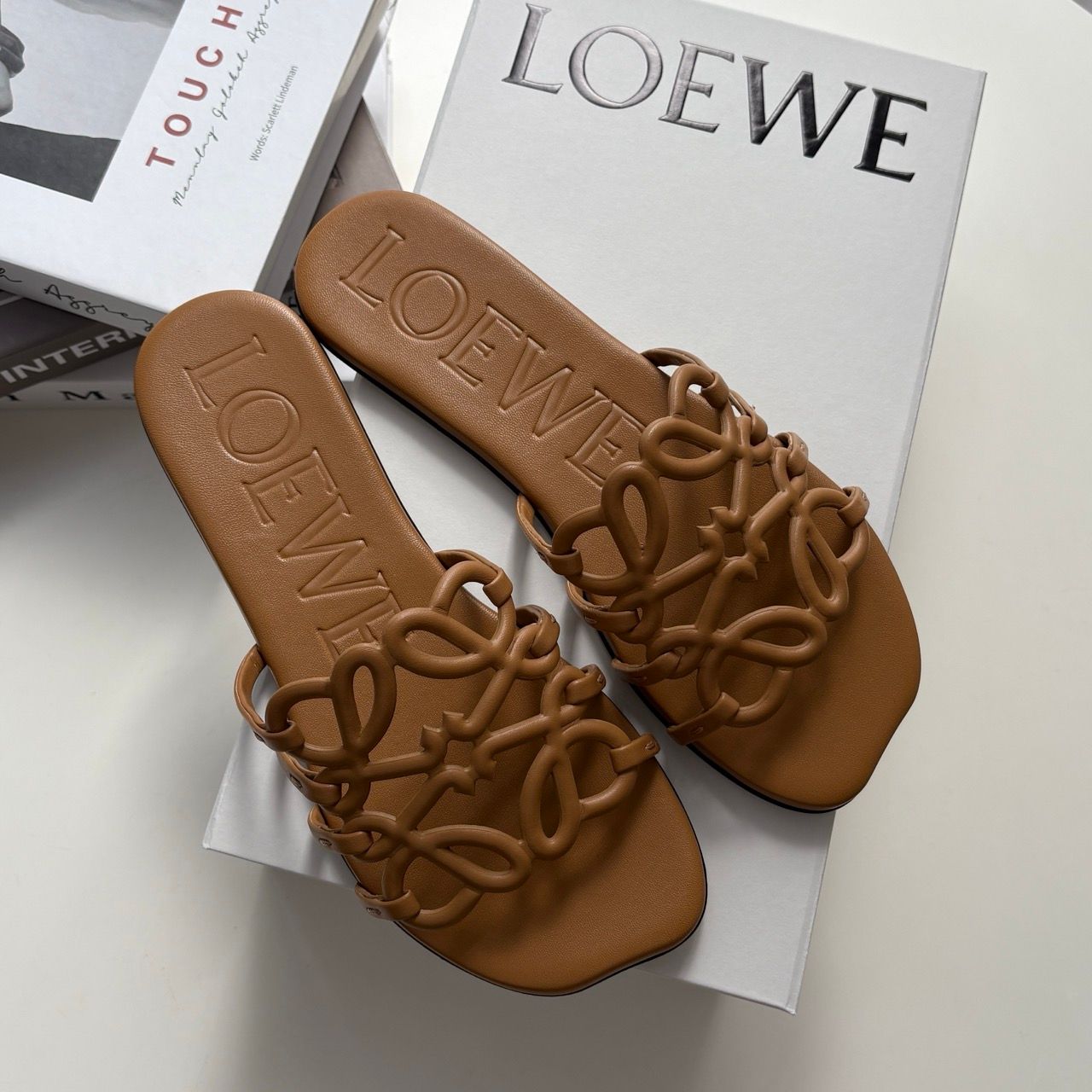 最旬！LOEWE(ロエベ)の新作レザーサンダル【BUYMA】