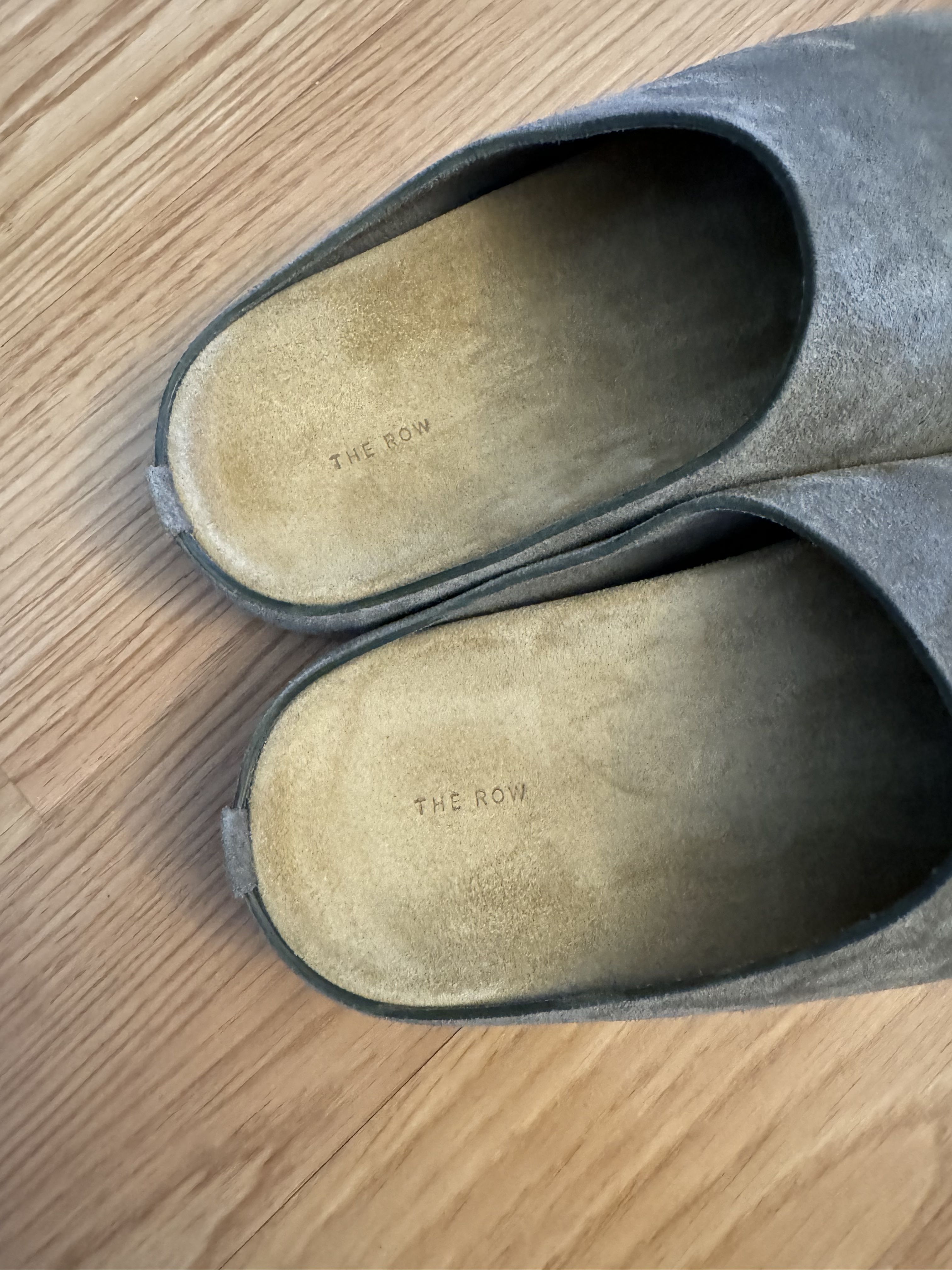 時代を超えて愛せる『The Row(ザ・ロウ)』のスリッポンをご紹介【BUYMA】