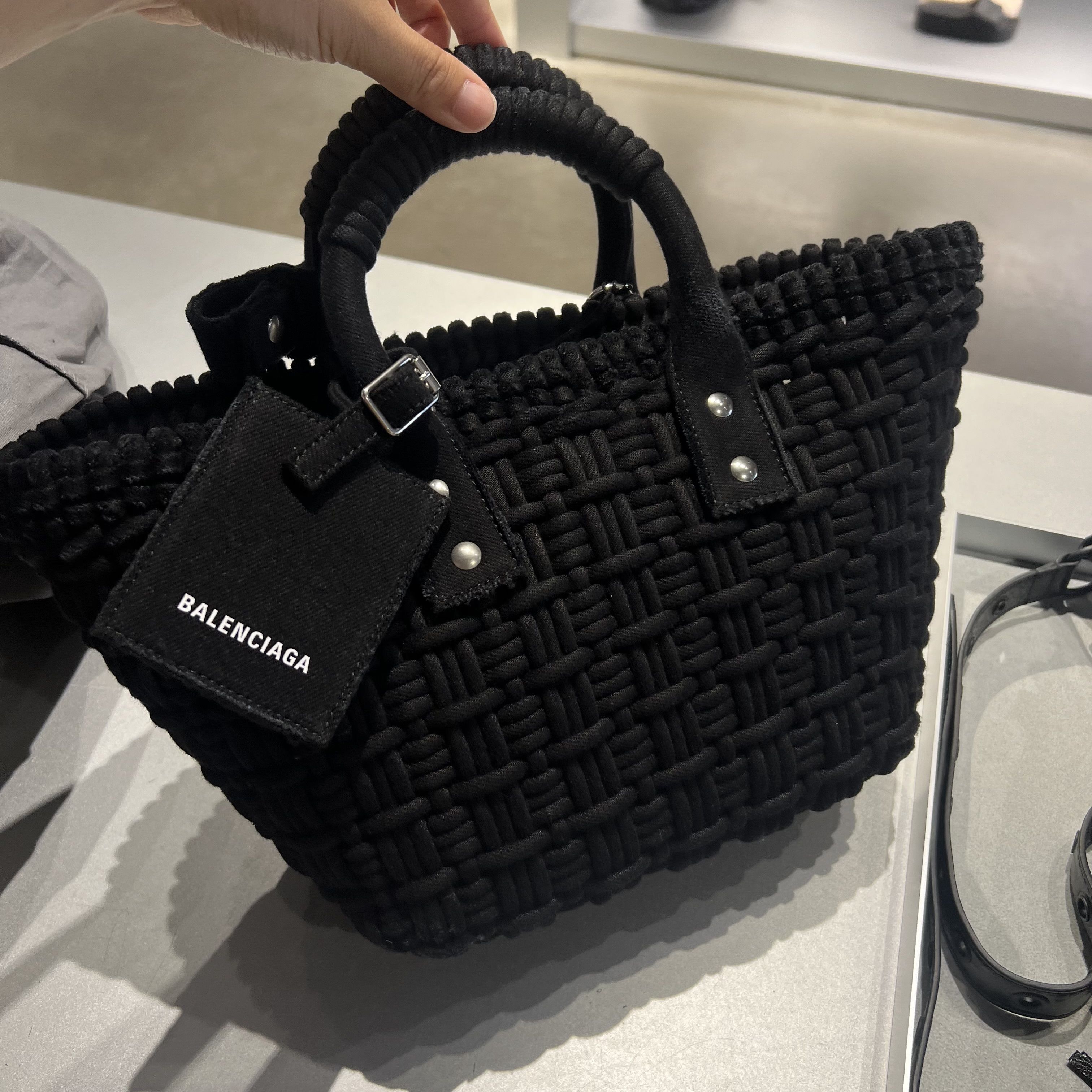 最大61%OFF／『BALENCIAGA(バレンシアガ)』のアウトレットバッグが狙い