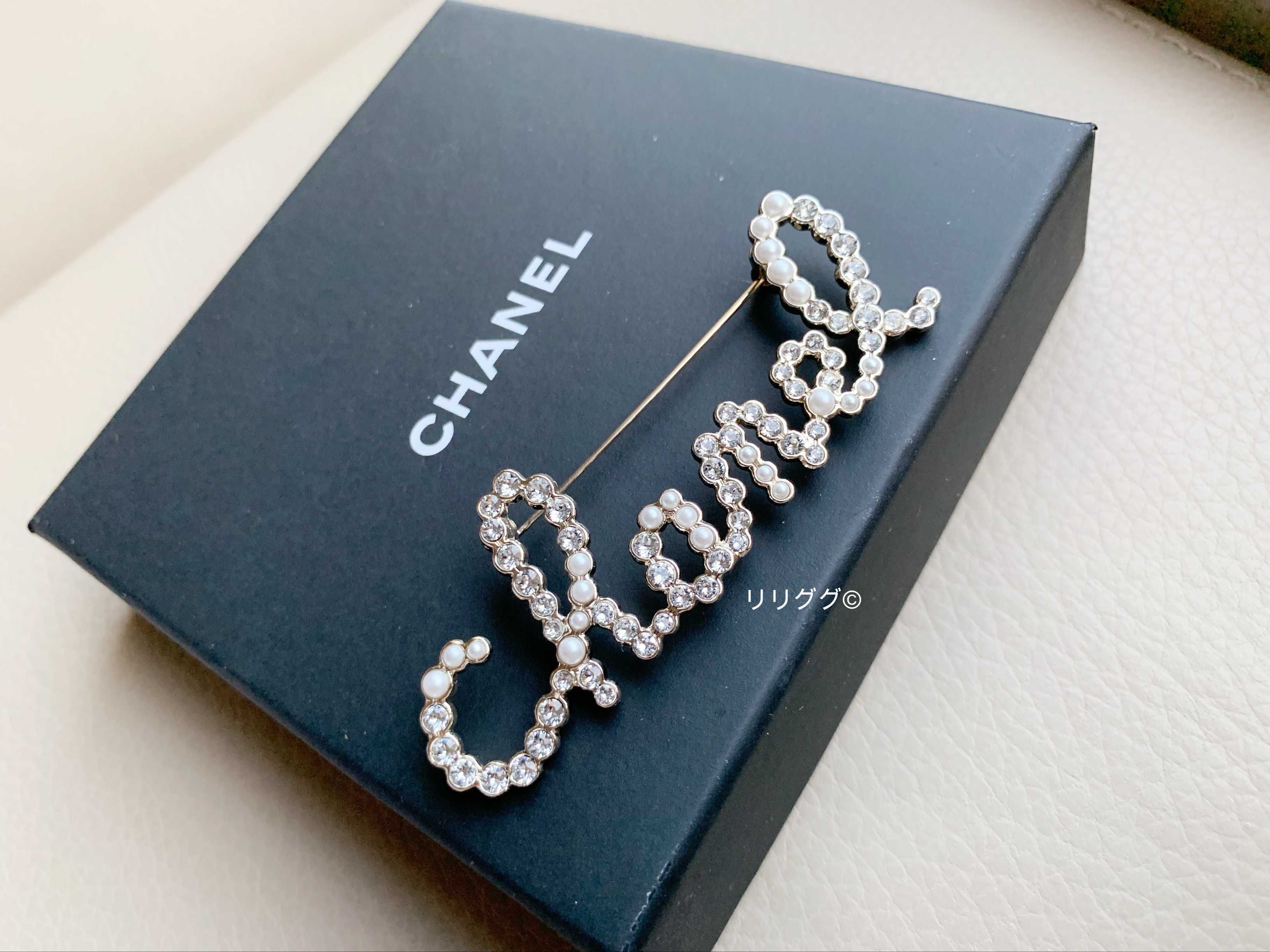 シャネル)AB2806 ☆ロゴ ブローチ☆パール (CHANEL/ブローチ