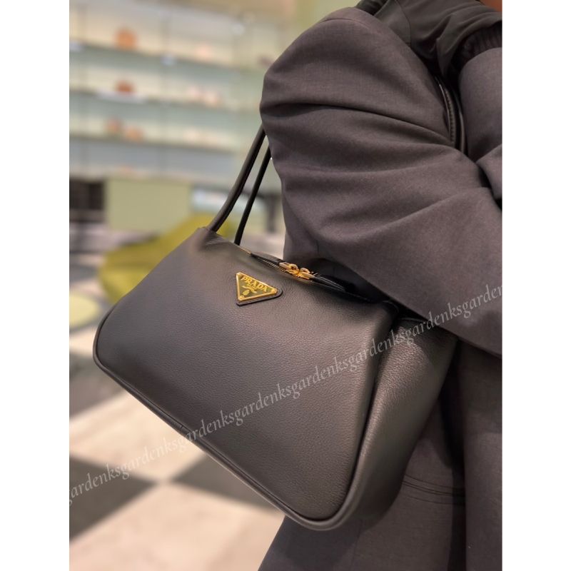 すぐ届く！PRADA ミディアム レザー ハンドバッグ (PRADA/ハンドバッグ