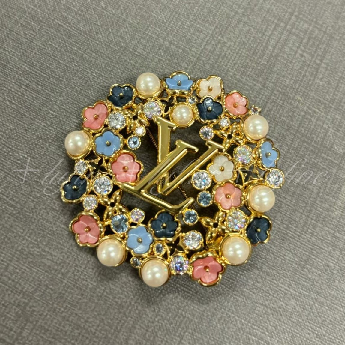 コーデが華やかに＊プレゼントに！】ルイヴィトン ブローチ 花 (Louis