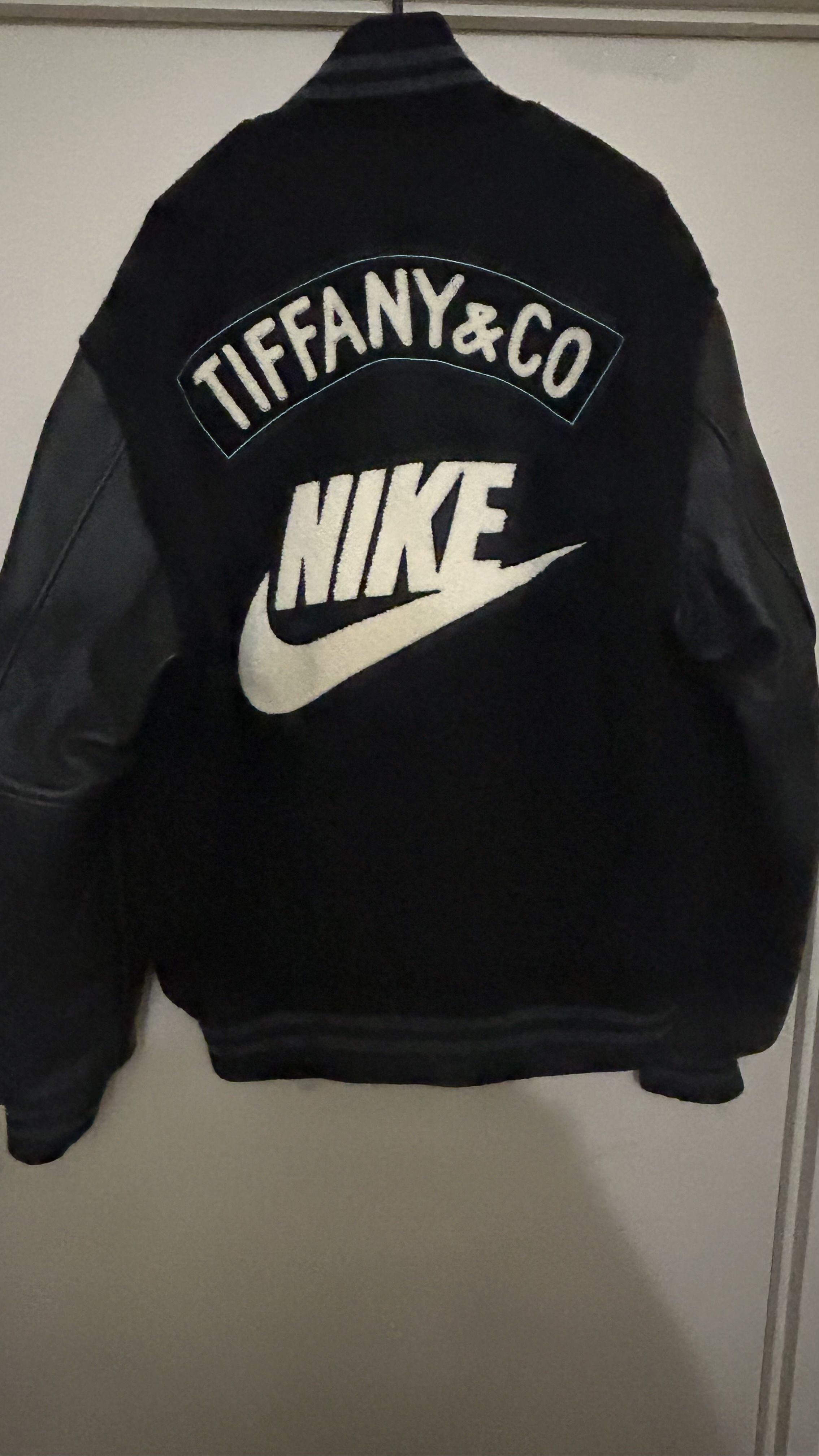 激レア！限定品 NIKE × TIFFANY コラボ スタジャン (Nike/スタジャン
