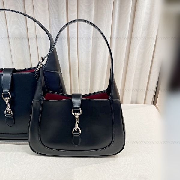 国内発】GUCCI ハーフムーン スモール ショルダーバッグ (GUCCI