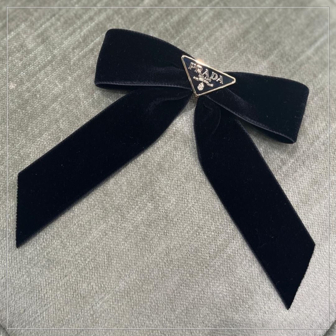 大人気ギフト】PRADA◇ベルベット リボン ヘアクリップ ロゴ付 (PRADA