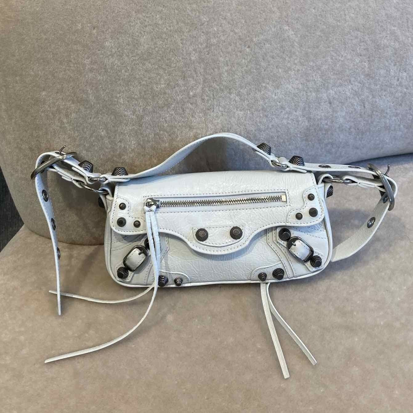 ☆VIP SALE《バレンシアガ》LE CAGOLE XS スリングバッグ (BALENCIAGA