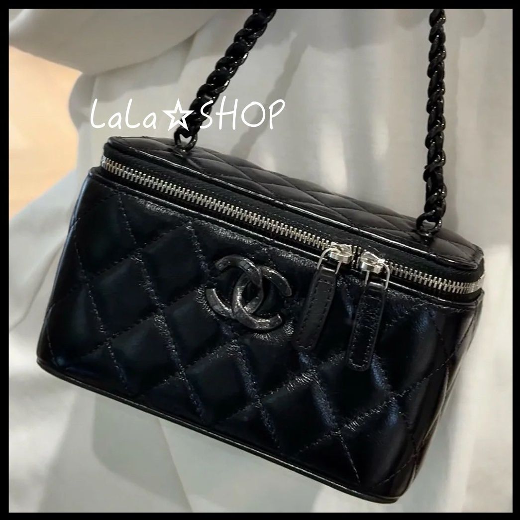 ゴツめのcoolデザイン】シャネル ソーブラック バニティバッグ (CHANEL