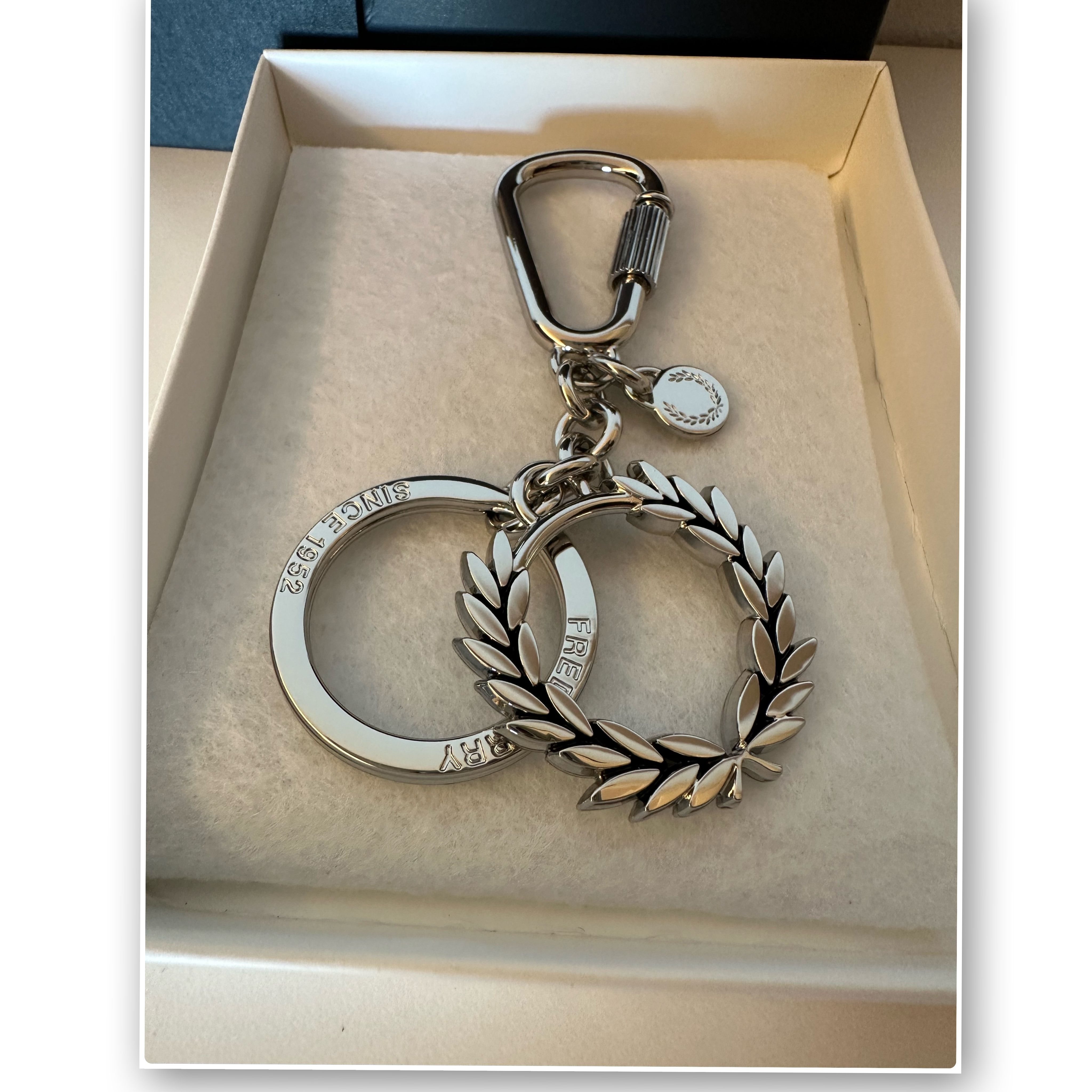 送料込【Fred Perry】ローレル リース キーリング (FRED PERRY/キー