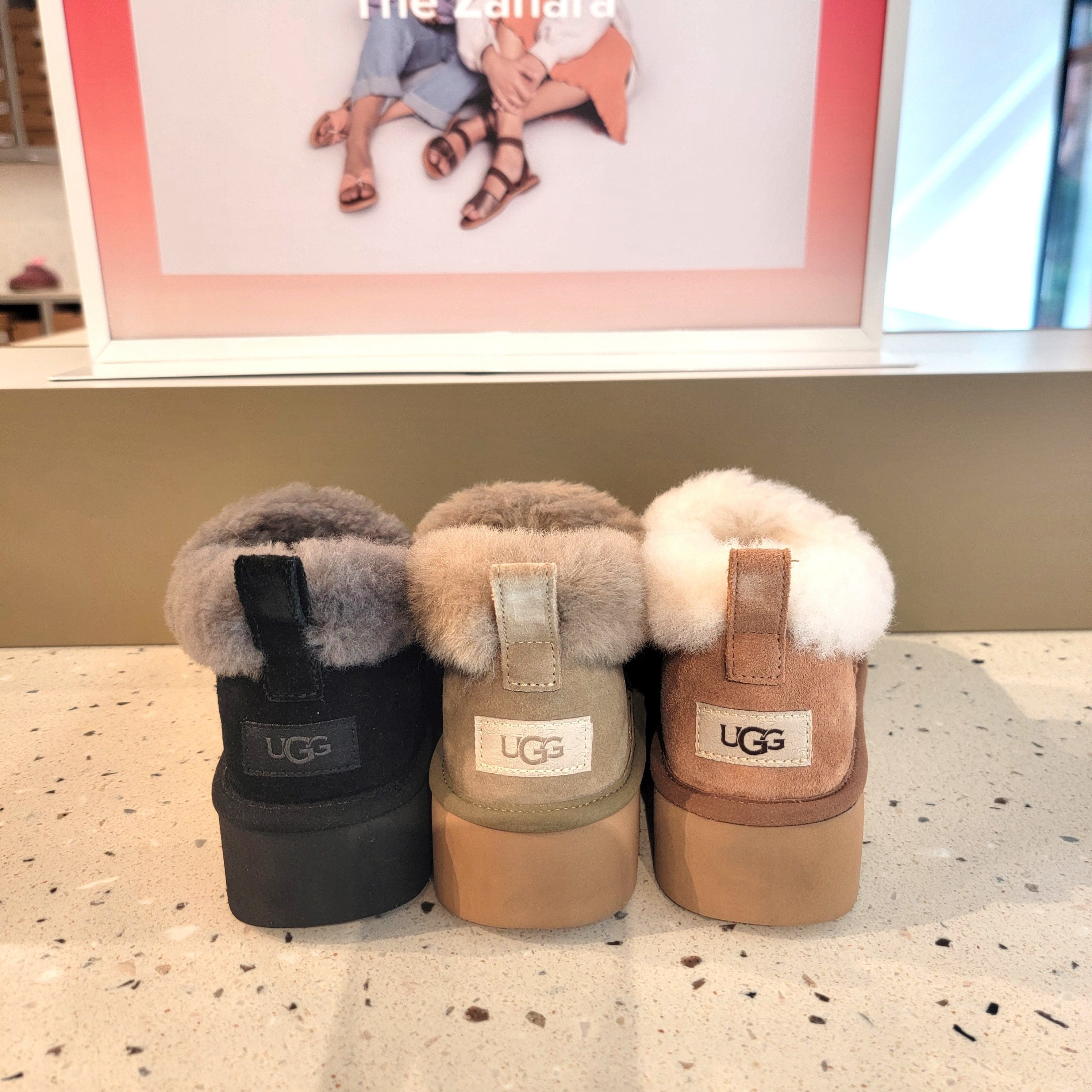 セール【UGG】NITA ファー サンダル☆かかと付きがイイ♪ 厚底版 (UGG