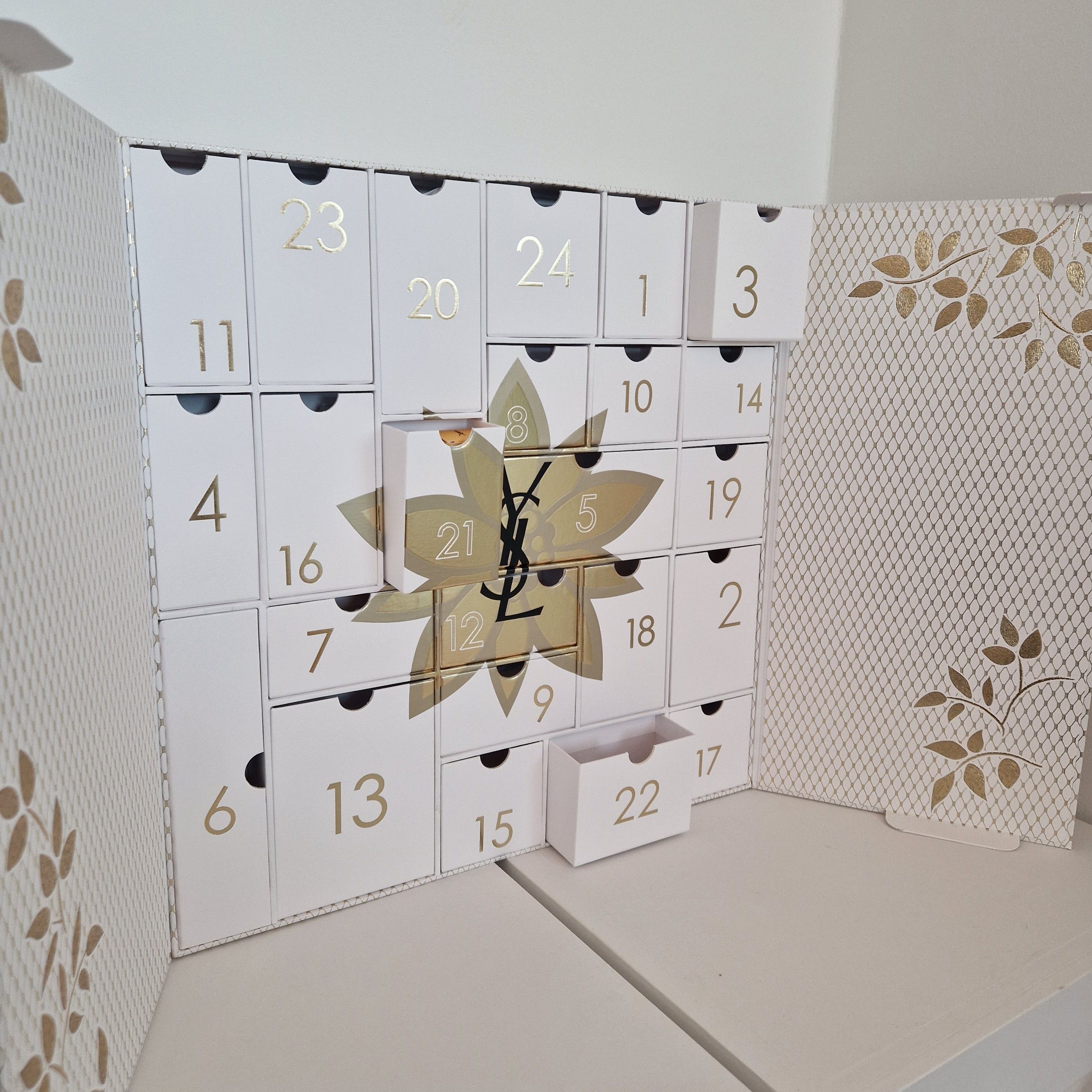 期間限定】YSL ADVENT CALENDAR HOLIDAY 2024 (Saint Laurent/メイク