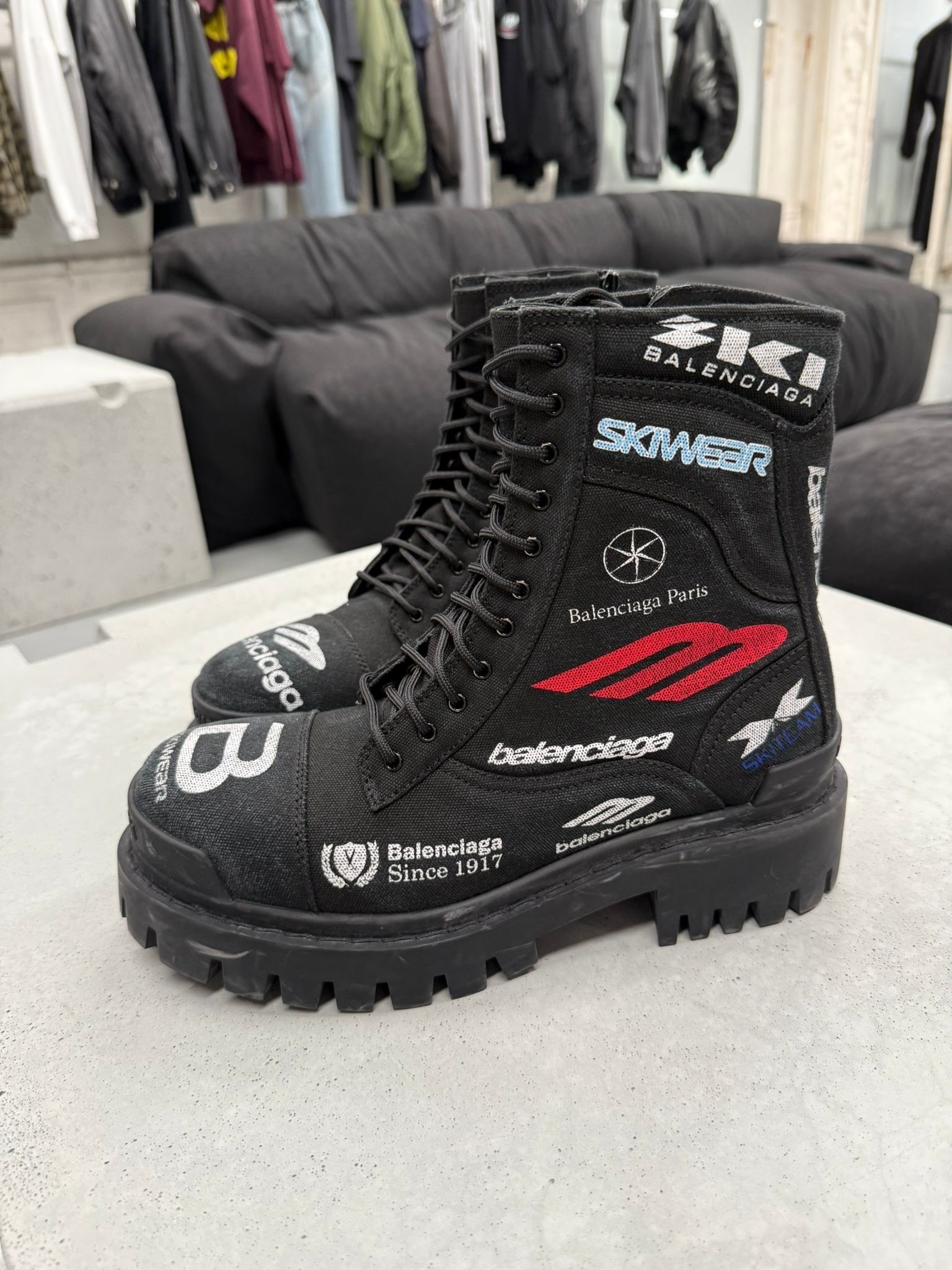 BALENCIAGA】COMBAT STRIKE 20MM ブーツ ロゴ (BALENCIAGA/ブーツ